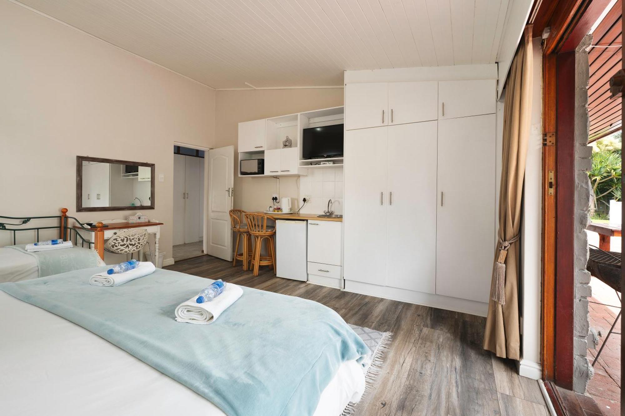Admirals Lodge Guest House And Brightways Self Catering Apartments Puerto Elizabeth Exterior foto